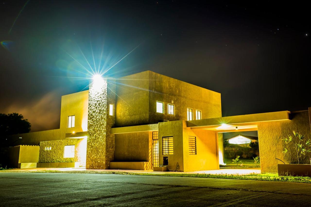 El Suto Apart Hotel San Jose de Chiquitos Bagian luar foto